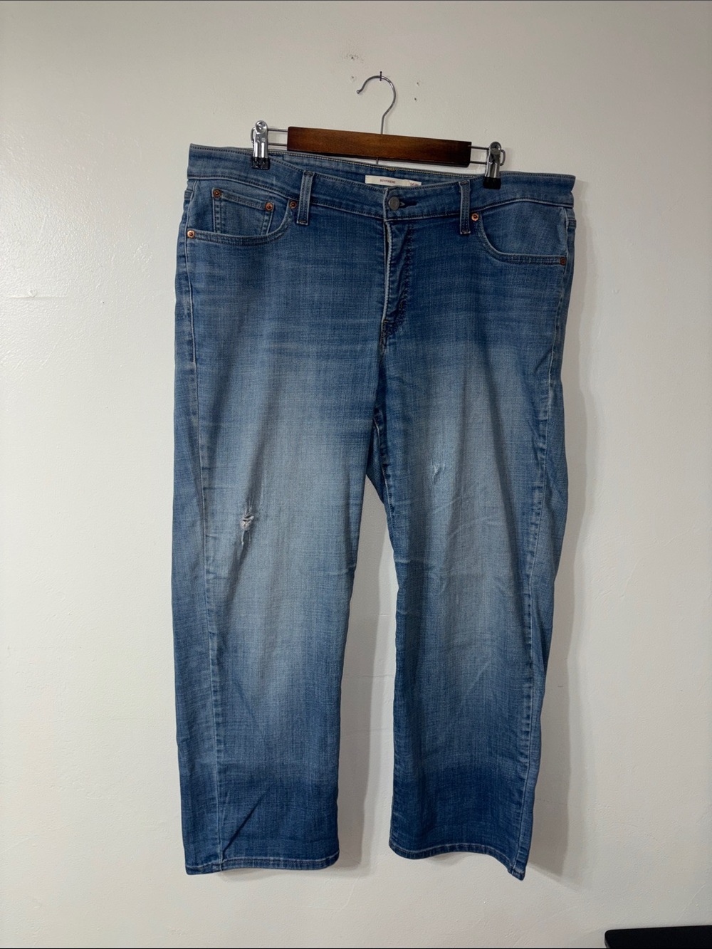 Levi’s Jeans Boyfriend Medium Blue Wash Straight Relaxed Leg Size 16